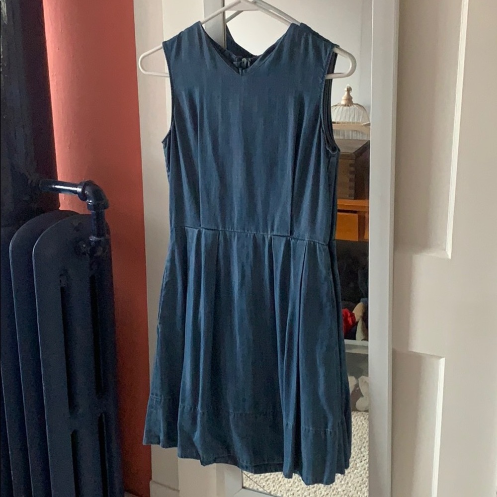Gap simple v-neck denim dress